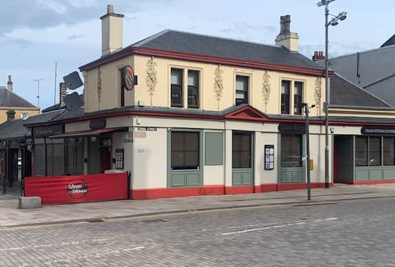 Luna Rossa, Renfrew, Renfrewshire